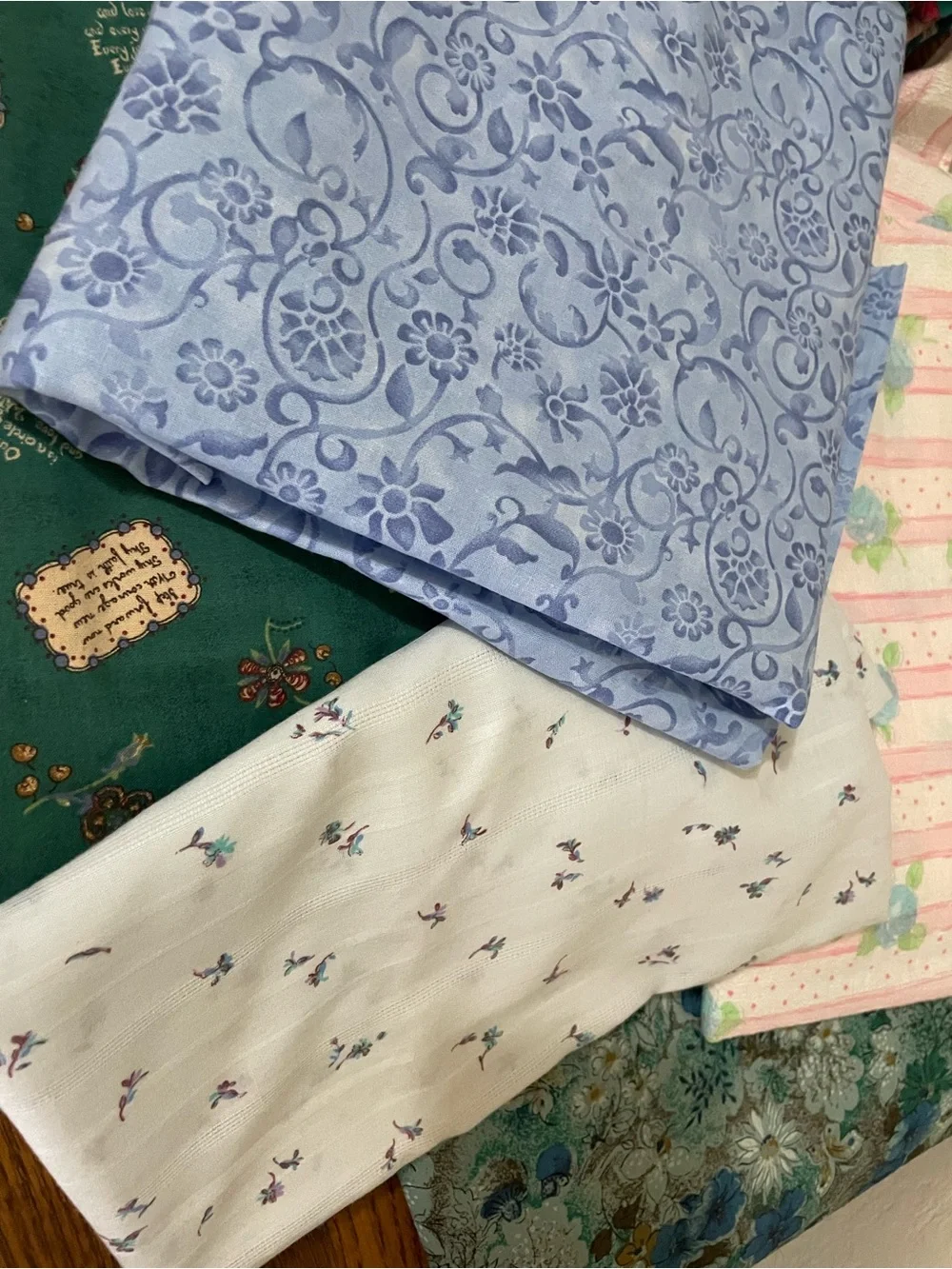Assorted Bundle Of Sewing Fabric vintage floral 4 yards )one yard each )